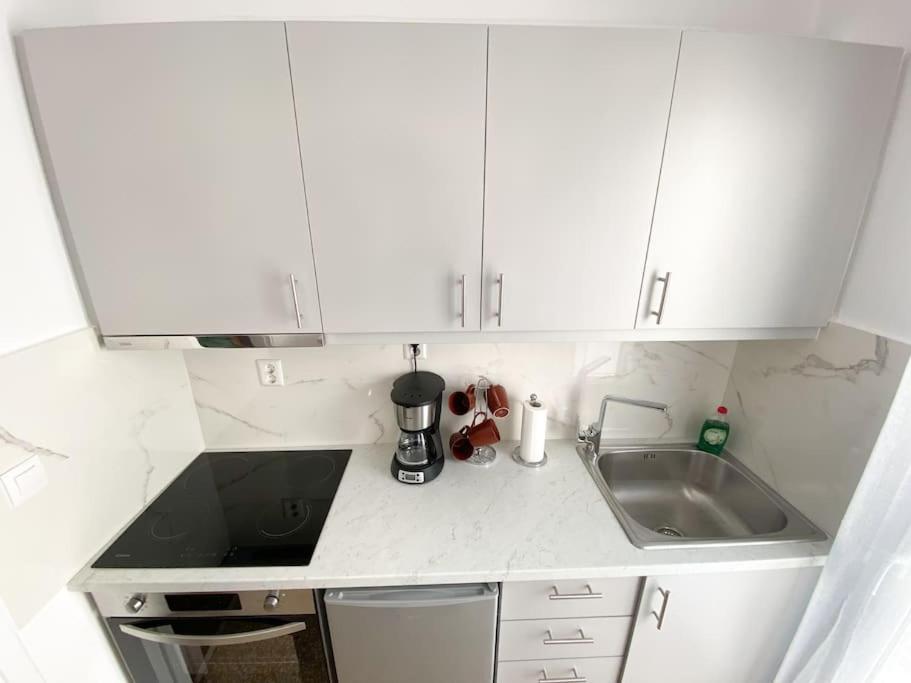 6Th Floor Apartment In Victoria Square Athene Buitenkant foto