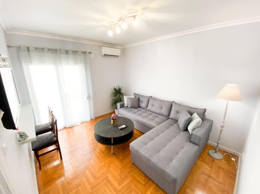 6Th Floor Apartment In Victoria Square Athene Buitenkant foto
